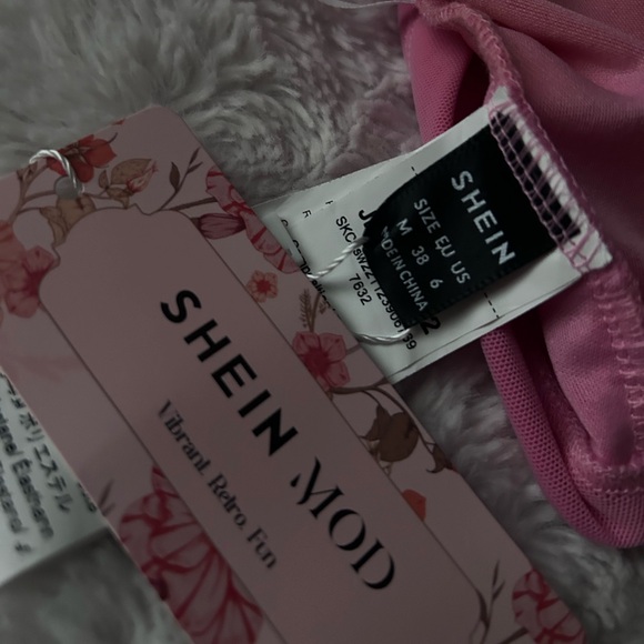 Off the shoulder, pink mesh corset top with a zipper back. Brand SHEIN. - Picture 2 of 3